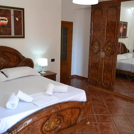 Kela's 5 Bedrooms Apartman