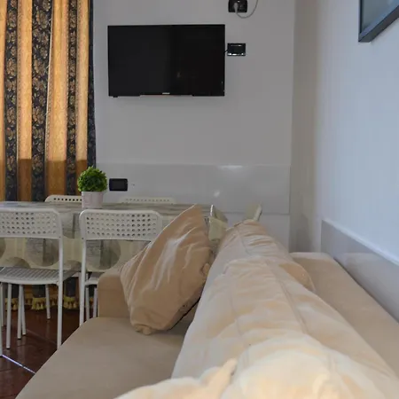 Kela's 5 Bedrooms Appartamento