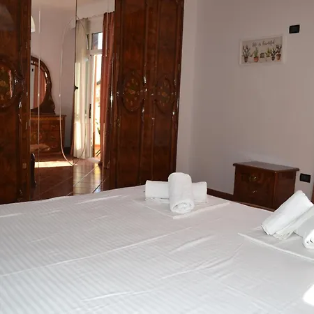 Kela's 5 Bedrooms Appartamento