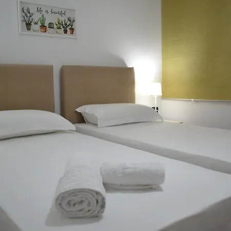 Kela's 5 Bedrooms Appartamento Vlorë