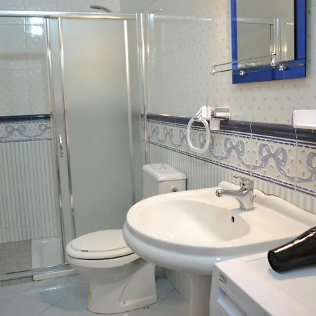 Appartamento Kela's 5 Bedrooms Vlorë