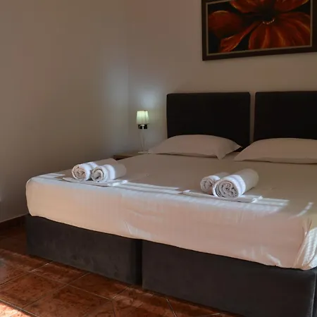Kela's 5 Bedrooms Appartamento Vlorë