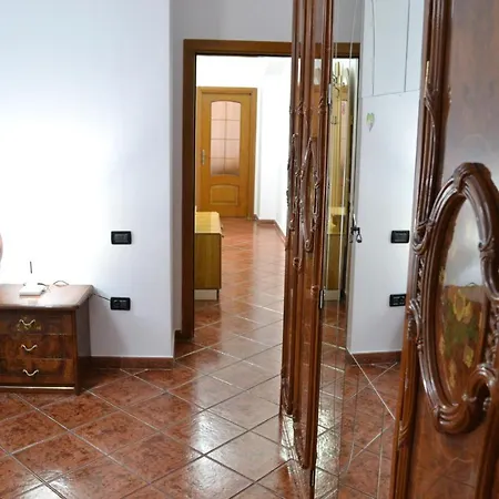 Kela's 5 Bedrooms Appartamento Vlorë