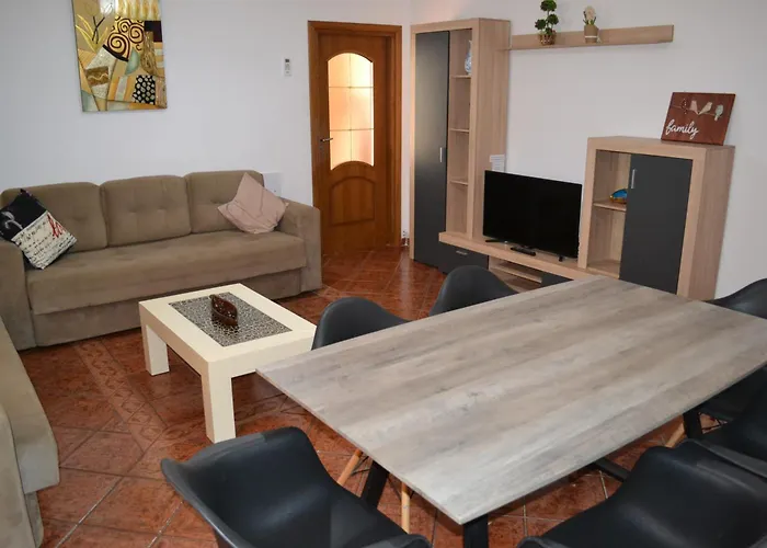 Kela's 5 Bedrooms Avlonya
