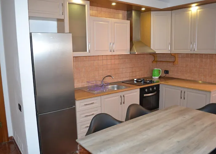 Kela's 5 Bedrooms * Avlonya